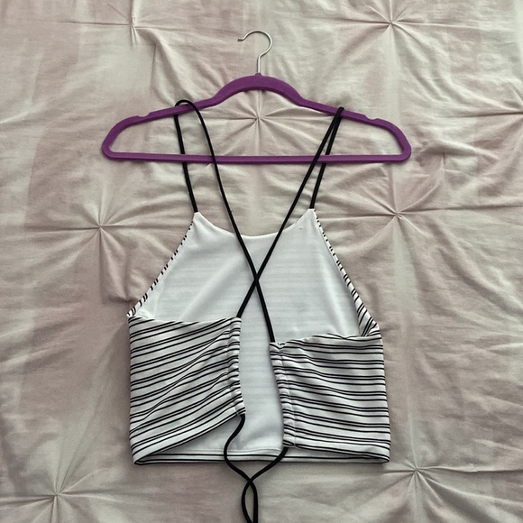 White and black crop top - Picture 2 of 2